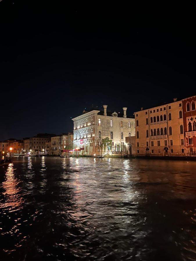 Апартаменты Immobiliare Nk Palazzo Bonvicini Венеция Экстерьер фото